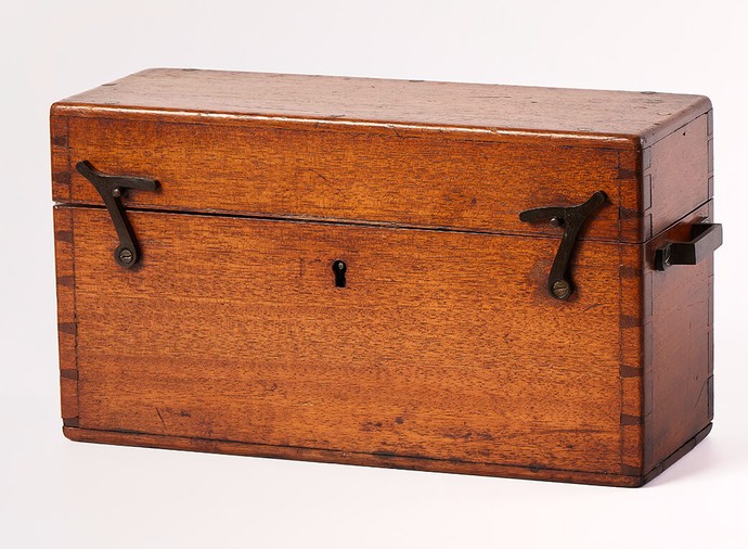 Nivellier-Instrument in Mahagoni-Aufbewahrungskasten