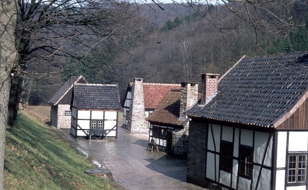 um 1974 Blick auf die Schmiedegruppe